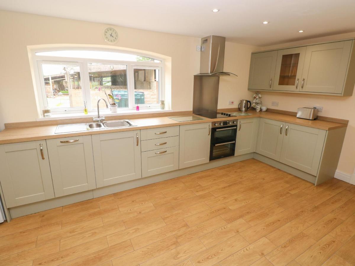 Woodpecker Barn Villa Pontyclun Exterior photo