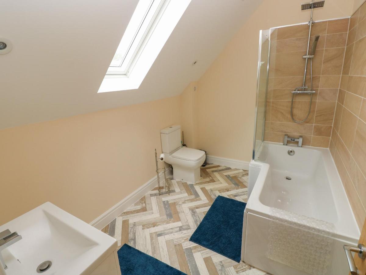 Woodpecker Barn Villa Pontyclun Exterior photo